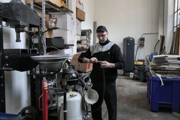 Atelier automobile pour entretien diesel et système antipollution AdBlue