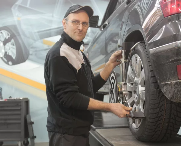Contrôle de géométrie des roues en atelier, lié à l'état des amortisseurs