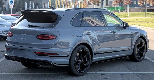 Bentley Bentayga S (Wikimedia Commons) — SUV actuel de la marque ; le Torcal électrique, plus compact, sera révélé le 23 septembre 2026