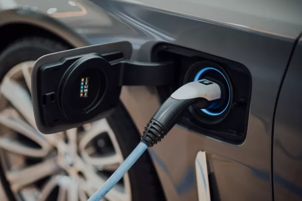 Coût de recharge d'une voiture électrique : domicile vs bornes publiques