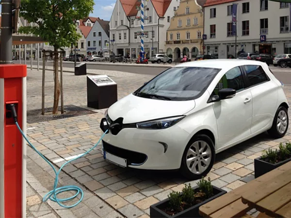 VE d’occasion : Zoé −65 %, Tesla 23 180 €, Spring 8 347 €