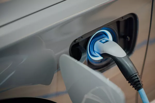 Prise de recharge d'un véhicule électrifié (hybride rechargeable ou électrique)