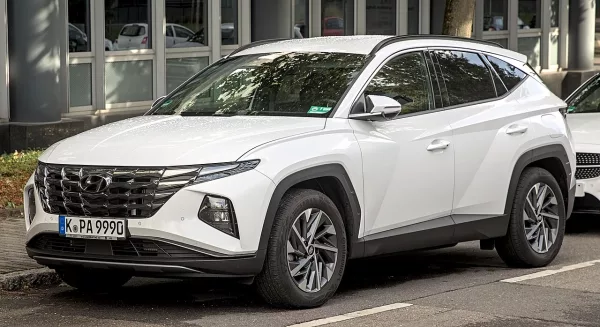 Hyundai Tucson de génération NX4, encore au catalogue en 2026 (Wikimedia Commons) — le modèle Art of Steel présenté le 1er octobre 2026 n’est pas sur cette photo