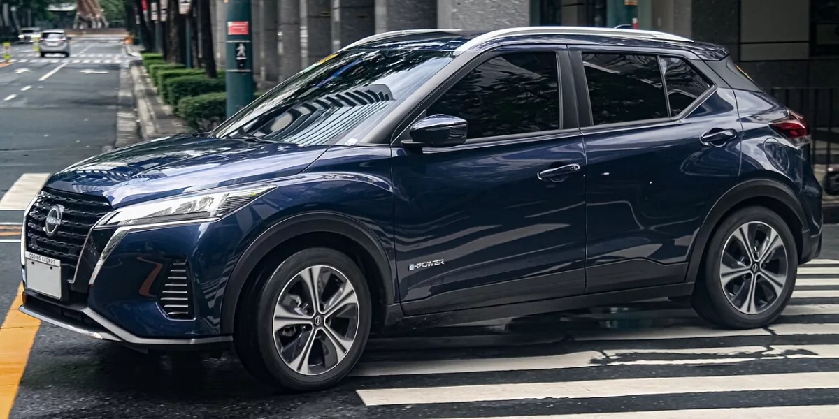Nissan Kicks e-Power de deuxième génération (P15) photographié en 2025 (Wikimedia Commons, Ethan Llamas) — illustration, pas la version européenne encore sans tarif