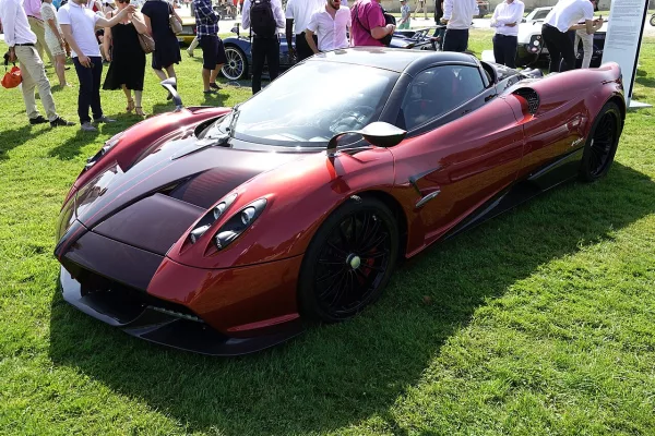 100 000 km en Pagani Huayra : ce que ça dit du carnet (pas du Twix)