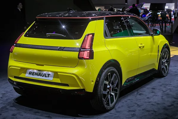 Renault 5 : autonomie WLTP revue à la hausse face à l’ID.Polo