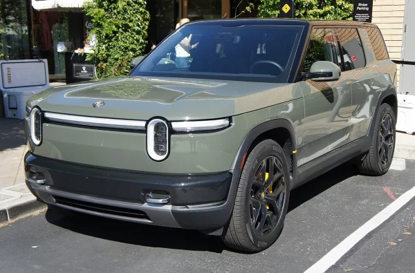 Rivian R2 en Europe : un concurrent du Model Y, pas une fiche France