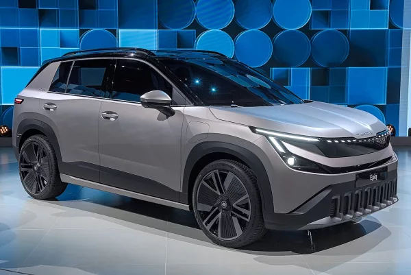 Showcar Škoda Epiq au salon IAA de Munich 2025 (Wikimedia Commons) — illustration du SUV urbain électrique, distincte de la version de série essayée en 2026