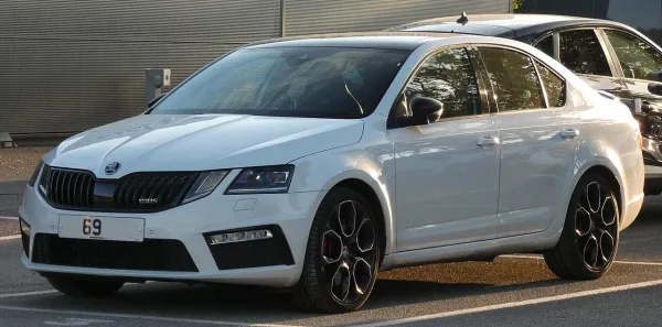 Skoda Octavia 30 ans : la fin de la boîte manuelle en 2027