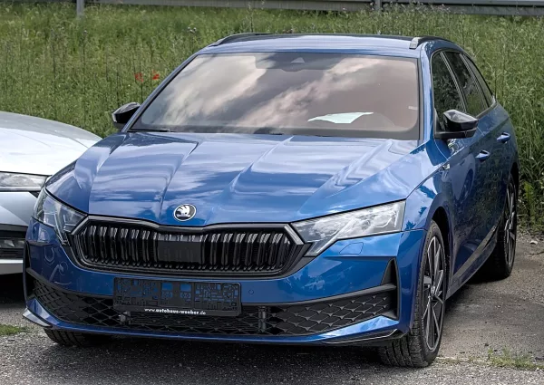 Škoda Octavia hybride 2026 : 136 ou 170 ch, sans prise, et un coffre à relire
