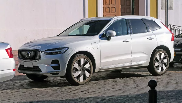 XC60 Long Range : 200 km électriques, 76 000 €, plus cher que l’EX60